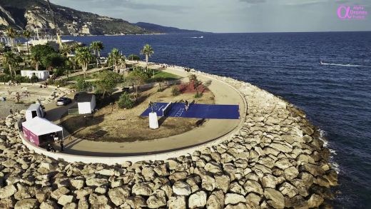 un spectacle au-dessus de la mer à Menton